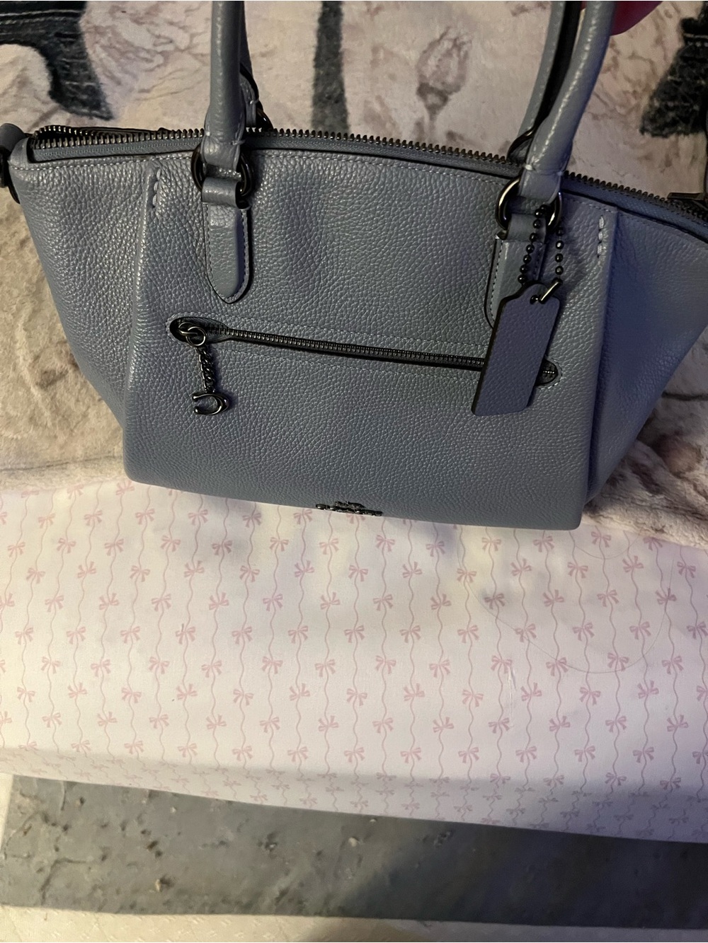 Coach Elise Satchel Handbag EUC does not come with crossbody strap